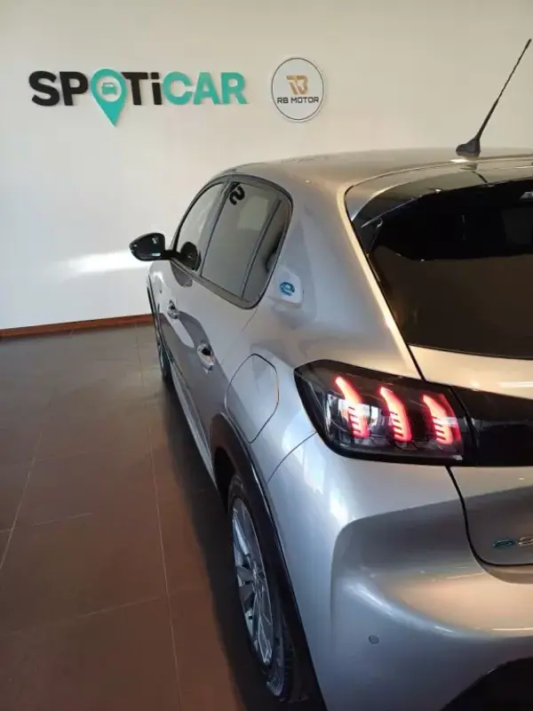 Peugeot 208 2023 - 20500 EUR, 24150 km - AUTO.MOTO.pt - 24150km - foto 40 de 45