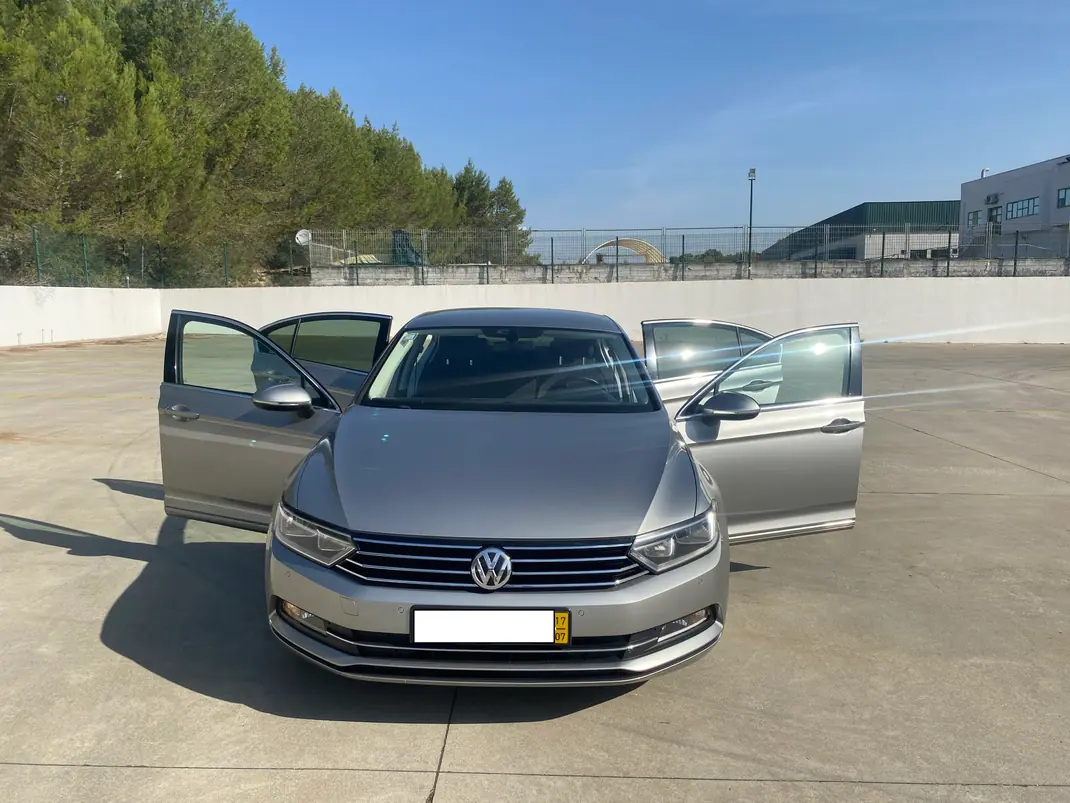 Volkswagen Passat 2017 - 15000 EUR, 123000 km - 123000km - foto 2 de 12