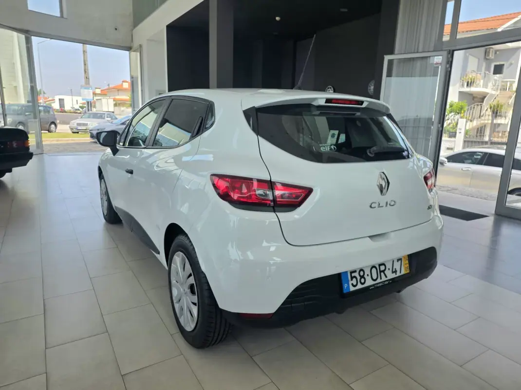 Renault Clio 1.5 Dci Van 2014 - 5750 EUR, 192158 km - AUTO.MOTO.pt - 192158km - foto 4 de 15