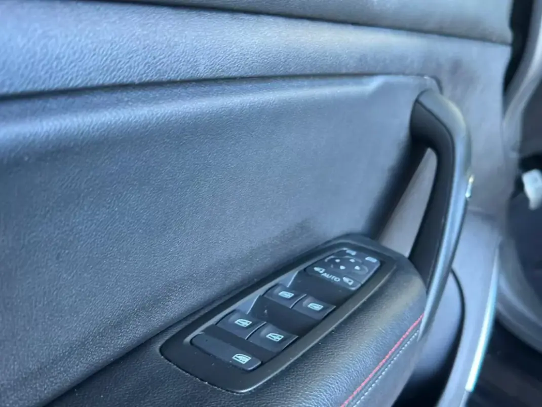 Renault Mégane 2021 - 19900 EUR, 72500 km - AUTO.MOTO.pt - 72500km - foto 20 de 25