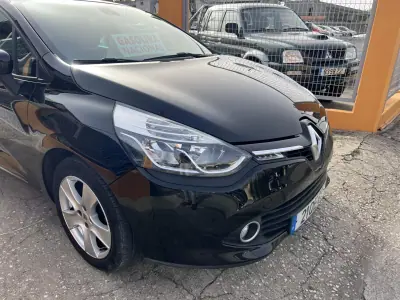 Renault Clio 2015 - 8250 EUR, 73635 km - AUTO.MOTO.pt - 73635km - foto 8 de 12