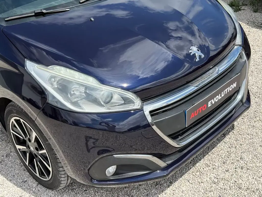 Peugeot 208 2015 - 9450 EUR, 145000 km - 145000km - foto 13 de 15