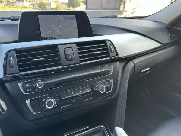 BMW 318 2014 - 12900 EUR, 178000 km - AUTO.MOTO.pt - 178000km - foto 36 de 65