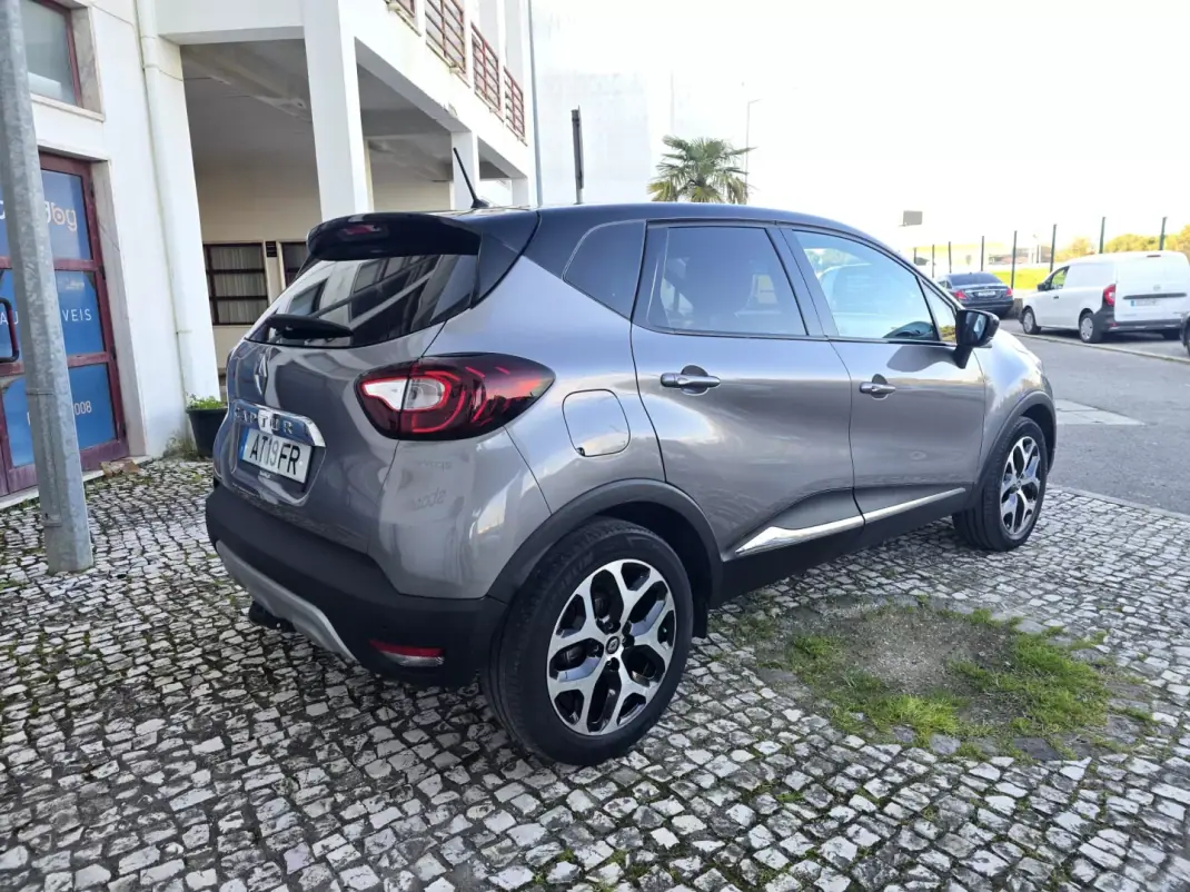 Renault Captur 2018 - 13450 EUR, 168000 km - AUTO.MOTO.pt - 168000km - foto 3 de 16