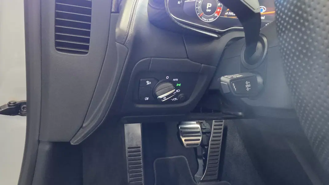 Audi R8 Spyder 2019 - 159500 EUR, 33515 km - 33515km - foto 38 de 59