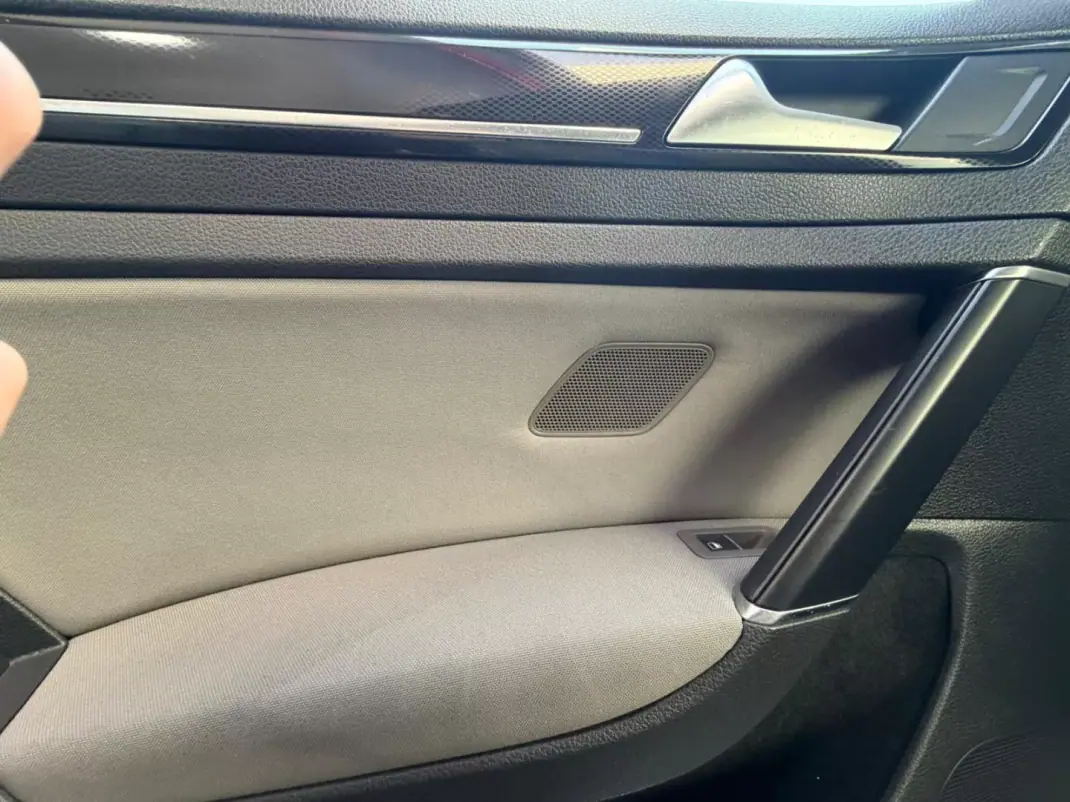 Volkswagen Golf 2014 - 15500 EUR, 143946 km - AUTO.MOTO.pt - 143946km - foto 18 de 23