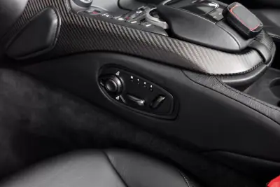 Aston Martin V8 Vantage Roadster 2021 - 165000 EUR, 14873 km - AUTO.MOTO.pt - 14873km - foto 19 de 21