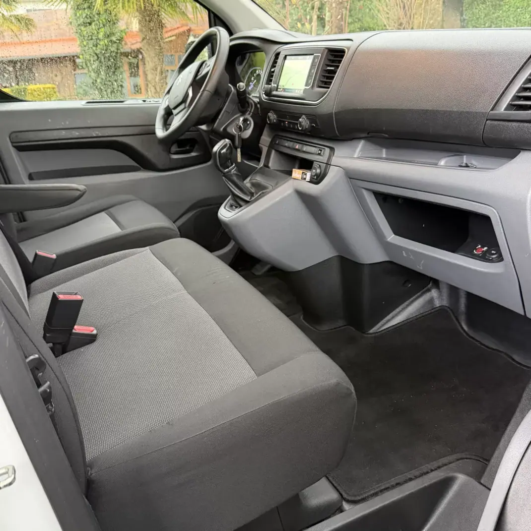 Peugeot Expert 2016 - 12990 EUR, 180000 km - AUTO.MOTO.pt - 180000km - foto 8 de 27