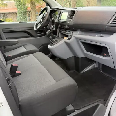 Peugeot Expert 2016 - 12990 EUR, 180000 km - AUTO.MOTO.pt - 180000km - foto 8 de 27