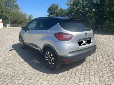 Renault Captur 2016 - 14000 EUR, 25000 km - 25000km - foto 6 de 12