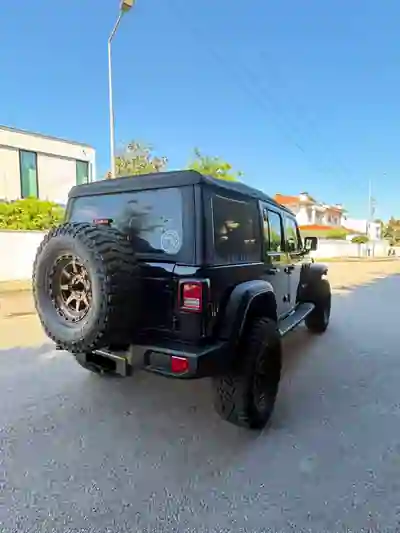 Jeep Wrangler Unlimited 2019 — foto 4 de 13