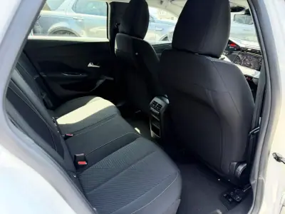 Peugeot 308 SW 2022 - 14900 EUR, 125000 km - AUTO.MOTO.pt - 125000km - foto 10 de 11