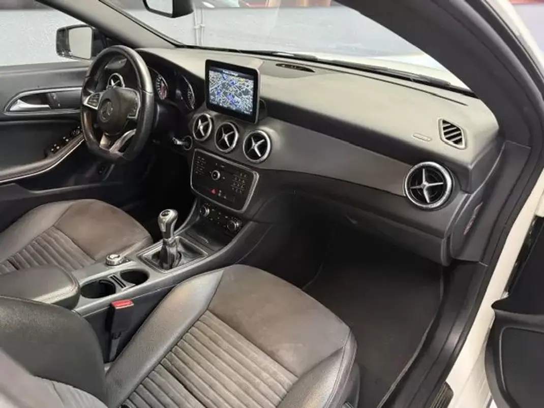 Mercedes-Benz CLA 200 2015 - 19990 EUR, 201000 km - 201000km - foto 11 de 13