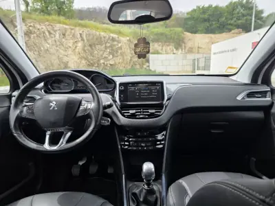 Peugeot 2008 2014 - 9750 EUR, 240000 km - AUTO.MOTO.pt - 240000km - foto 4 de 16