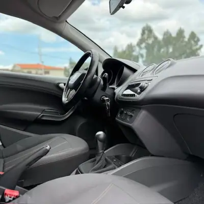 SEAT Ibiza 2011 - 7500 EUR, 210000 km - AUTO.MOTO.pt - 210000km - foto 9 de 20