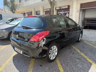 Peugeot 308 2011 - 7400 EUR, 143000 km - AUTO.MOTO.pt - 143000km - foto 10 de 31
