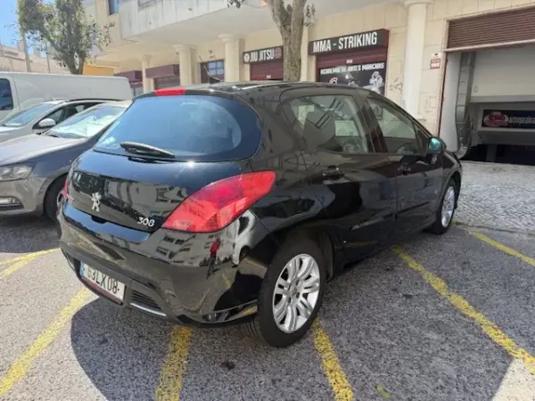 Peugeot 308 2011 - 7400 EUR, 143000 km - AUTO.MOTO.pt - 143000km - foto 10 de 31