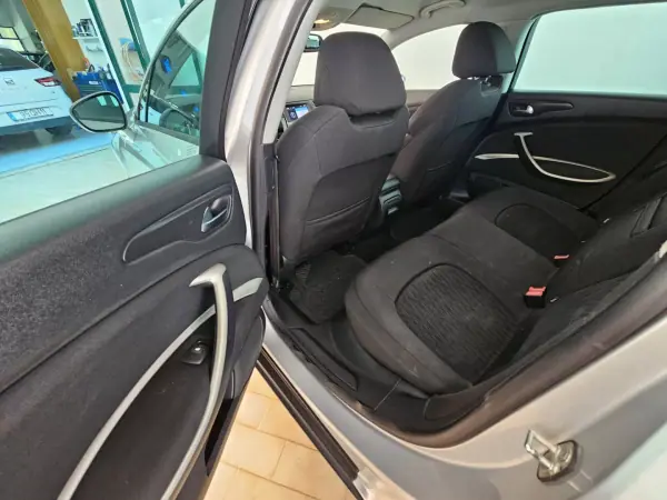 Citroën C5 Break 2013 - 7500 EUR, 228842 km - AUTO.MOTO.pt - 228842km - foto 13 de 17