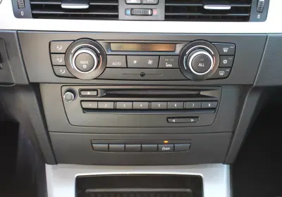 BMW 318 2010 - 10000 EUR, 254000 km - 254000km - foto 25 de 35