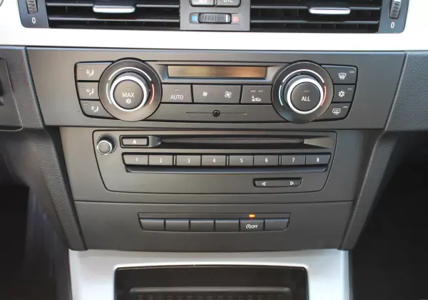 BMW 318 2010 - 10000 EUR, 254000 km - 254000km - foto 25 de 35