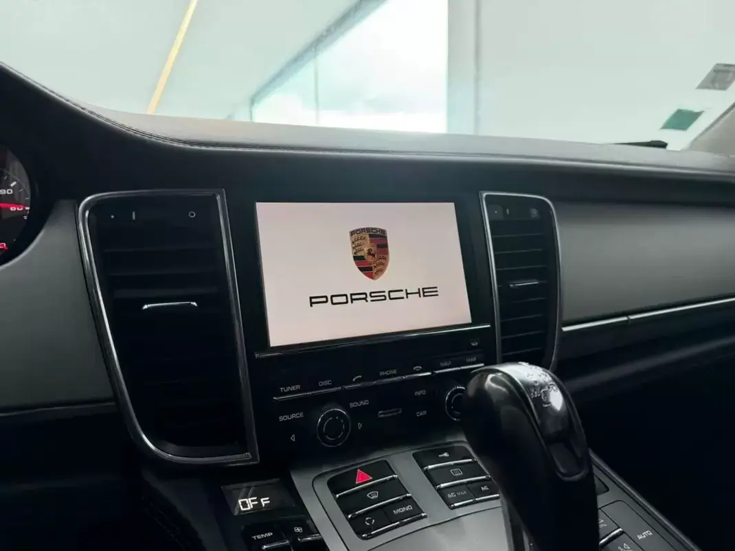 Porsche Panamera 2012 - 34990 EUR, 187000 km - AUTO.MOTO.pt - 187000km - foto 10 de 22