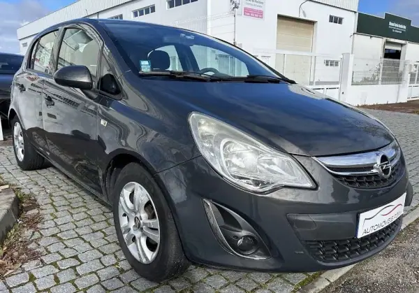 Opel Corsa 2013 - 7750 EUR, 99853 km - AUTO.MOTO.pt - 99853km - foto 2 de 15