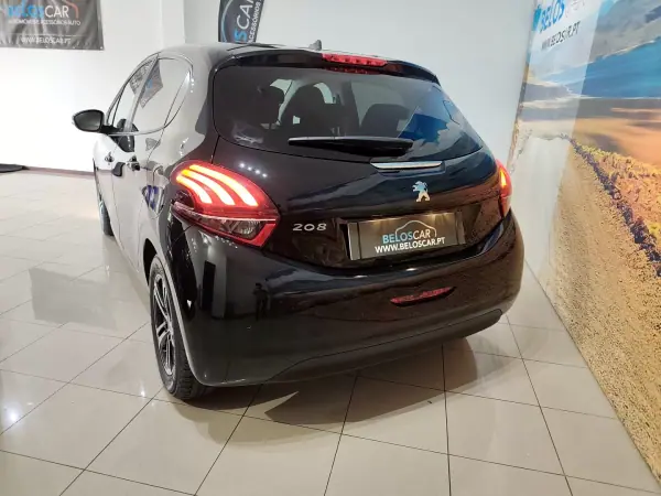 Peugeot 208 2018 - 9750 EUR, 48000 km - AUTO.MOTO.pt - 48000km - foto 8 de 25