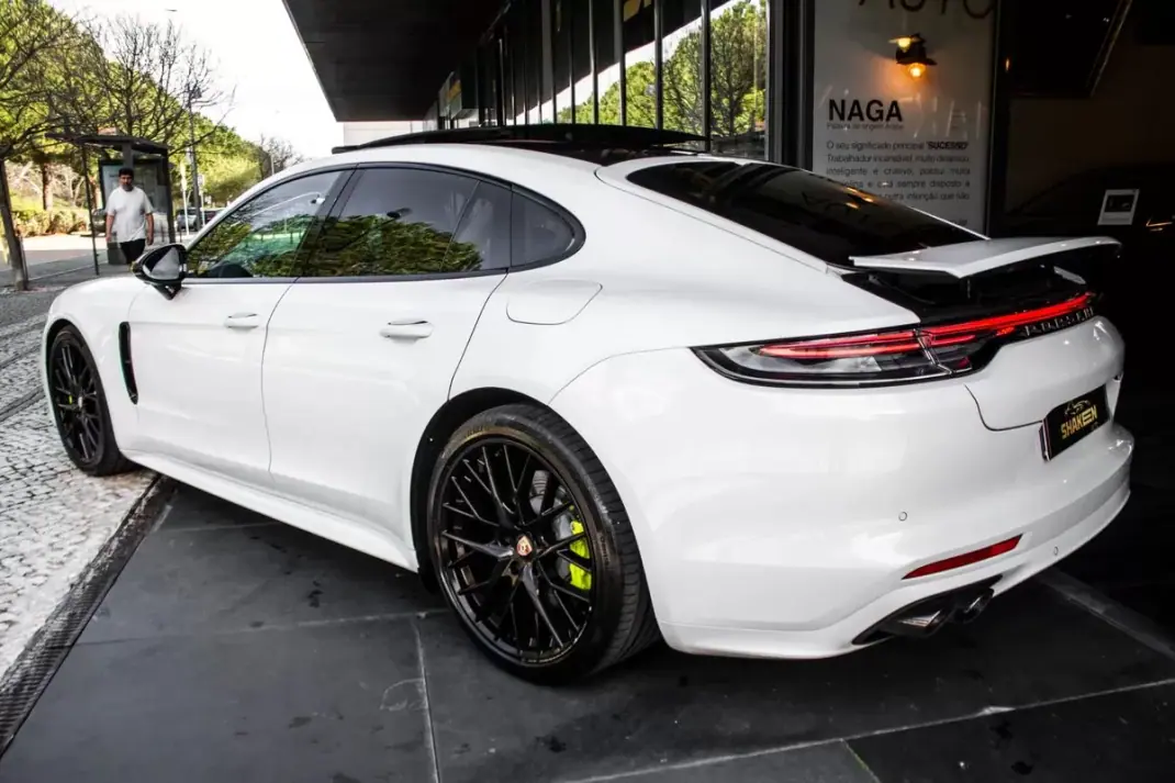 Porsche Panamera 2022 - 99950 EUR, 92267 km - AUTO.MOTO.pt - 92267km - foto 3 de 49