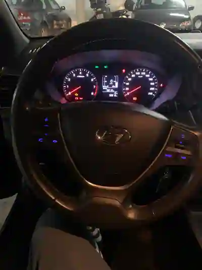 Hyundai i20 2018 - 10550 EUR, 99 km - AUTO.MOTO.pt - 99km - foto 9 de 15