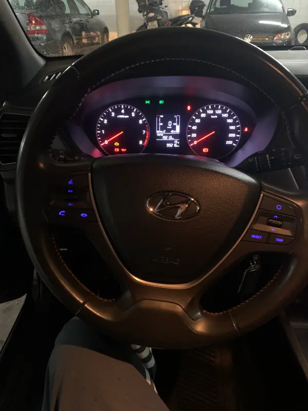 Hyundai i20 2018 - 10550 EUR, 99 km - AUTO.MOTO.pt - 99km - foto 9 de 15
