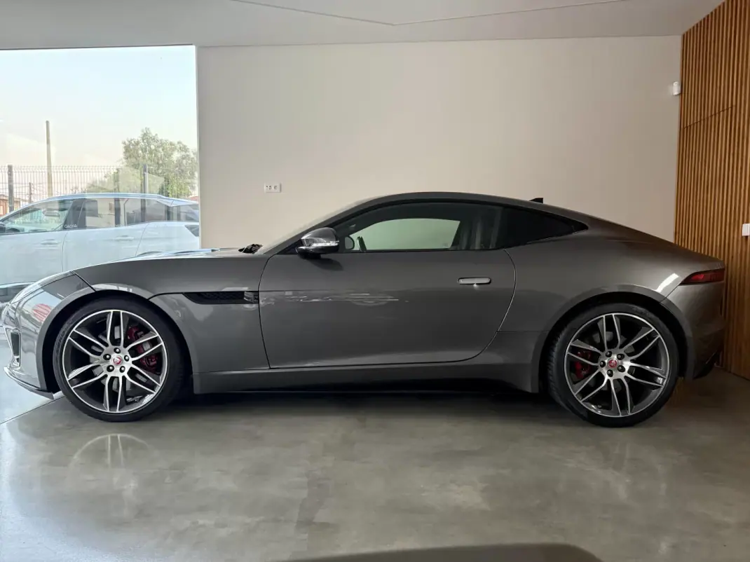 Jaguar F-Type 2018 - 46000 EUR, 64300 km - AUTO.MOTO.pt - 64300km - foto 27 de 135