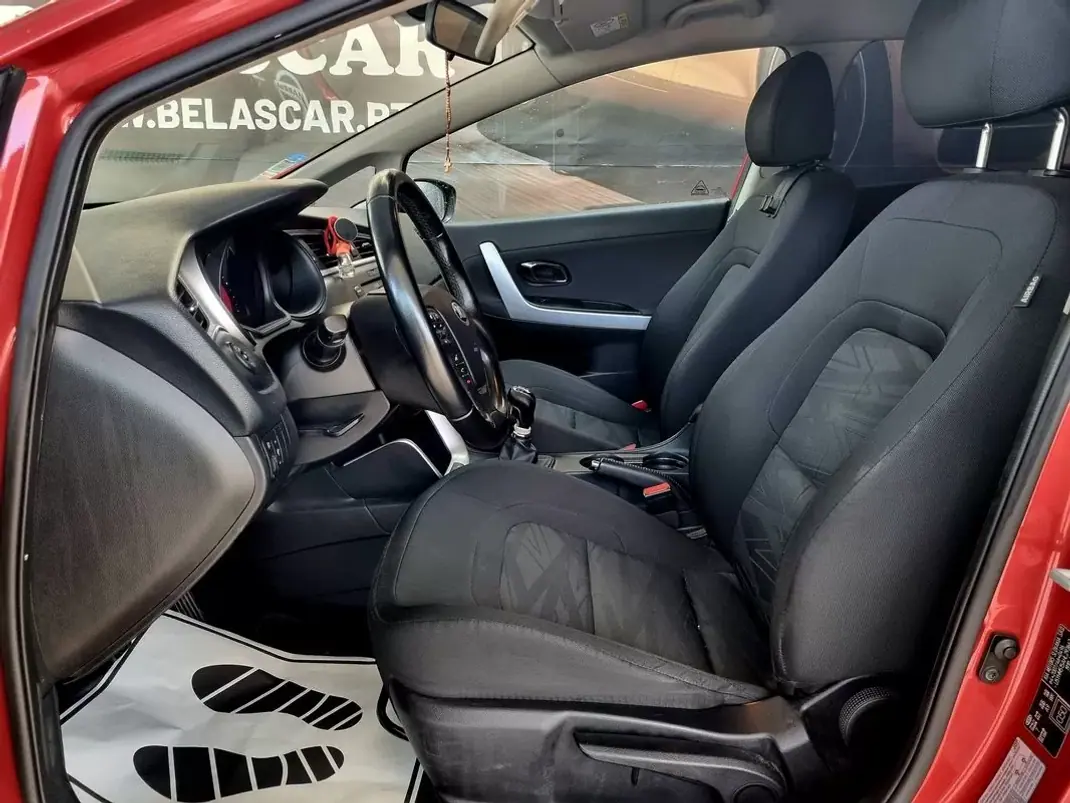 Kia Ceed 2017 - 10500 EUR, 106000 km - AUTO.MOTO.pt - 106000km - foto 16 de 26