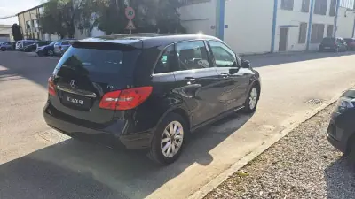Mercedes-Benz B 180 2014 - 13890 EUR, 141469 km - AUTO.MOTO.pt - 141469km - foto 4 de 43
