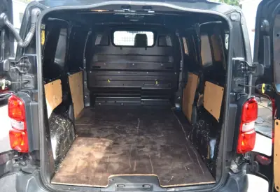 Citroën Jumpy 2015 - 9000 EUR, 159000 km - AUTO.MOTO.pt - 159000km - foto 8 de 11
