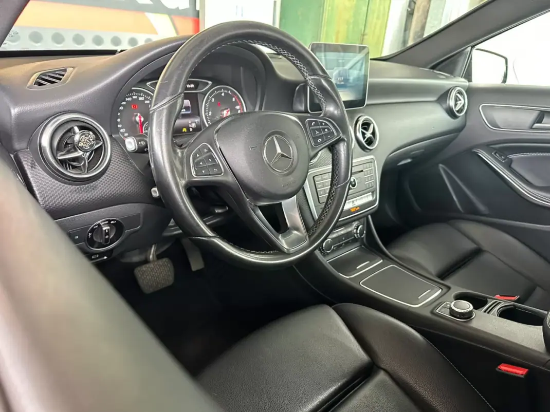 Mercedes-Benz A 180 2017 - 18900 EUR, 134826 km - 134826km - foto 11 de 30