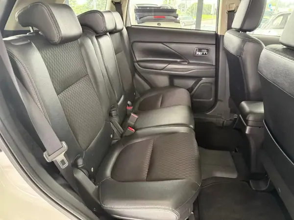 Mitsubishi Outlander 2015 - 15990 EUR, 157367 km - AUTO.MOTO.pt - 157367km - foto 22 de 28