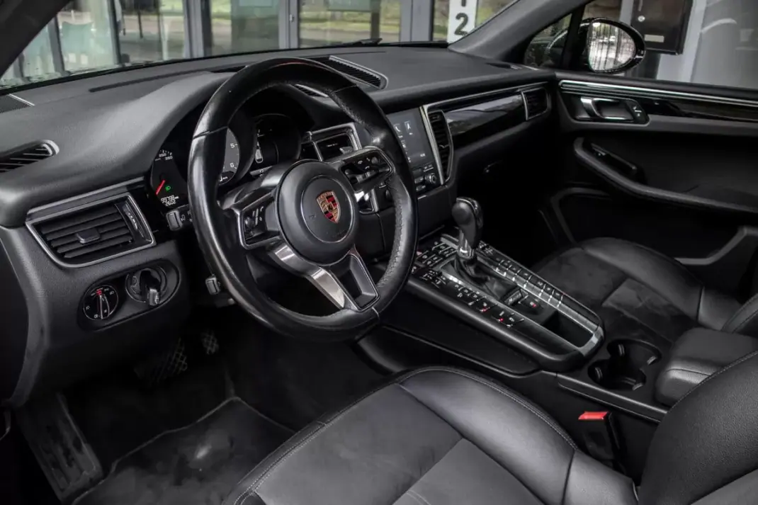 Porsche Macan 2018 - 54990 EUR, 99798 km - AUTO.MOTO.pt - 99798km - foto 28 de 45