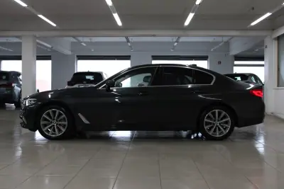 BMW 530e 2020 - 29400 EUR, 96515 km - AUTO.MOTO.pt - 96515km - foto 4 de 25