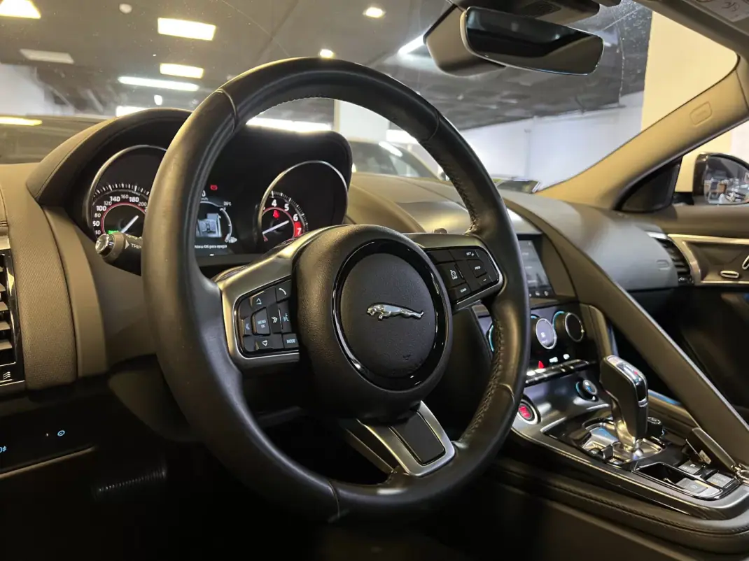 Jaguar F-Type 2019 - 47990 EUR, 45000 km - AUTO.MOTO.pt - 45000km - foto 36 de 47