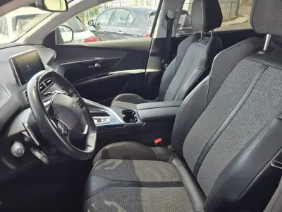 Peugeot 5008 2019 - 16900 EUR, 130000 km - AUTO.MOTO.pt - 130000km - foto 15 de 18