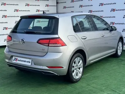 Volkswagen Golf 2017 - 14850 EUR, 162567 km - AUTO.MOTO.pt - 162567km - foto 6 de 20