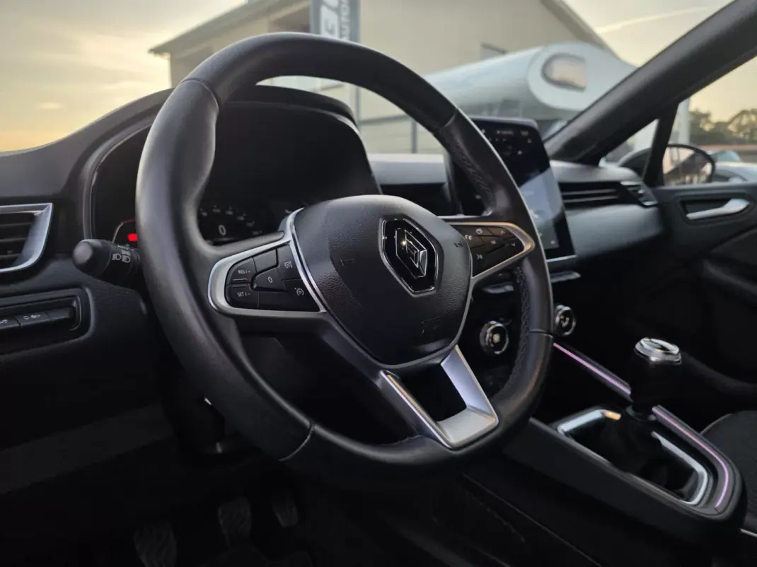 Renault Clio 2022 - 14500 EUR, 104000 km - AUTO.MOTO.pt - 104000km - foto 15 de 43