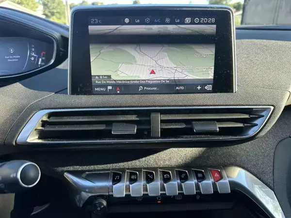 Peugeot 5008 2018 - 14900 EUR, 220000 km - AUTO.MOTO.pt - 220000km - foto 44 de 60