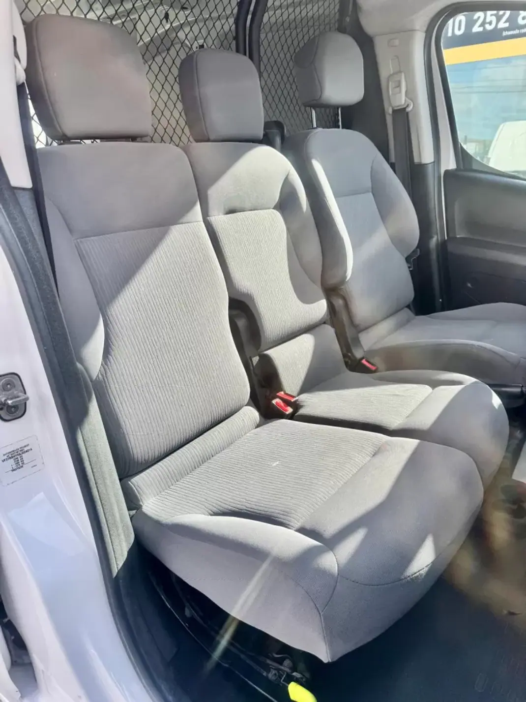 Peugeot 2016 - 13990 EUR, 189000 km - AUTO.MOTO.pt - 189000km - foto 8 de 18