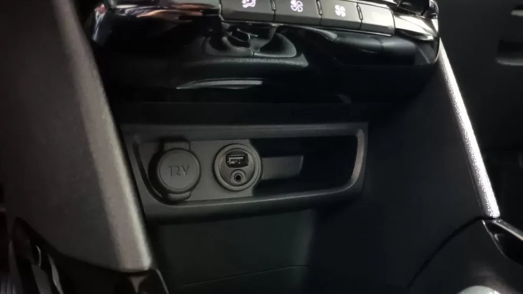 Peugeot 2008 2016 - 13750 EUR, 44423 km - AUTO.MOTO.pt - 44423km - foto 36 de 58