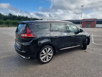 Renault Grand Scénic 2019 - 10900 EUR, 265000 km - AUTO.MOTO.pt - 265000km - foto 4 de 13
