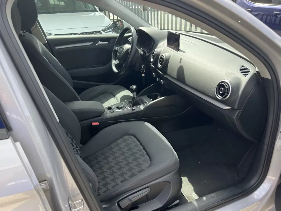 Audi A3 Limousine 2015 - 13900 EUR, 148500 km - AUTO.MOTO.pt - 148500km - foto 16 de 18