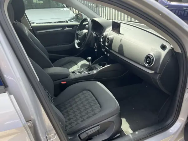 Audi A3 Limousine 2015 - 13900 EUR, 148500 km - AUTO.MOTO.pt - 148500km - foto 16 de 18