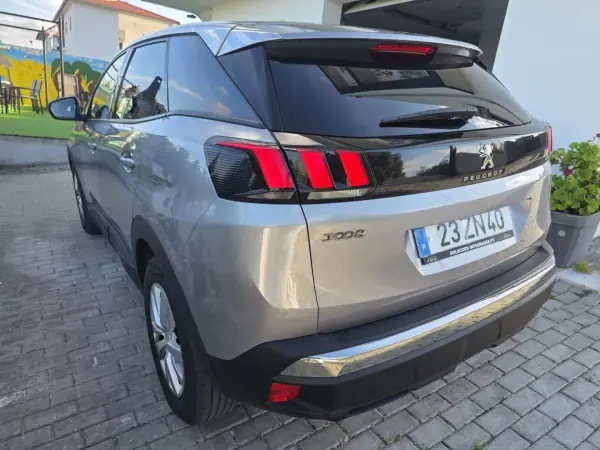 Peugeot 3008 2019 - 13900 EUR, 198000 km - AUTO.MOTO.pt - 198000km - foto 23 de 58