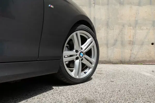 BMW 120 2014 - 18990 EUR, 140000 km - AUTO.MOTO.pt - 140000km - foto 13 de 30